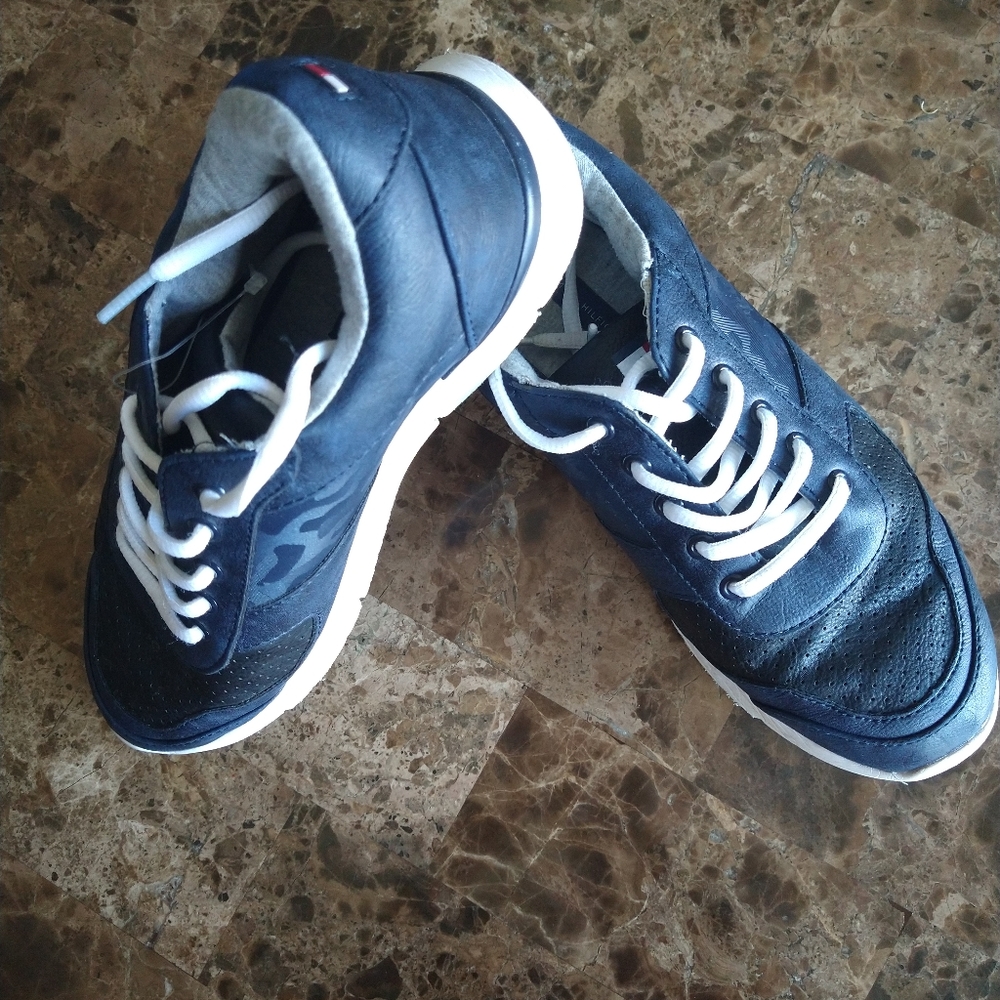Tommy Hilfiger sneakers size 5 - Picture 4 of 5